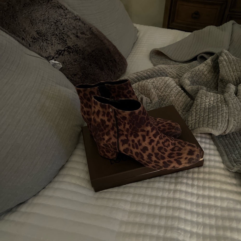 Leopard print shoes size 8